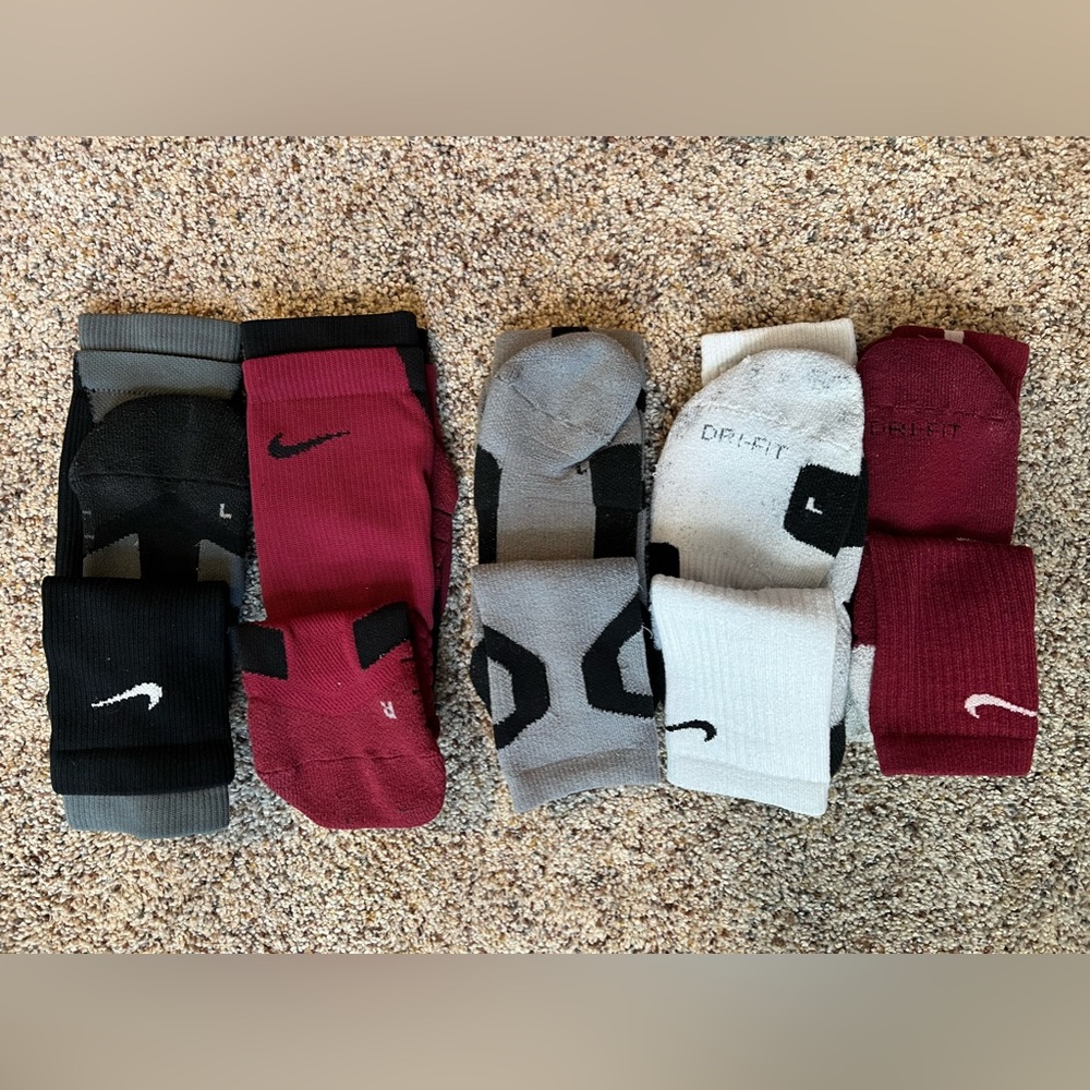 5 pair of Nike socks